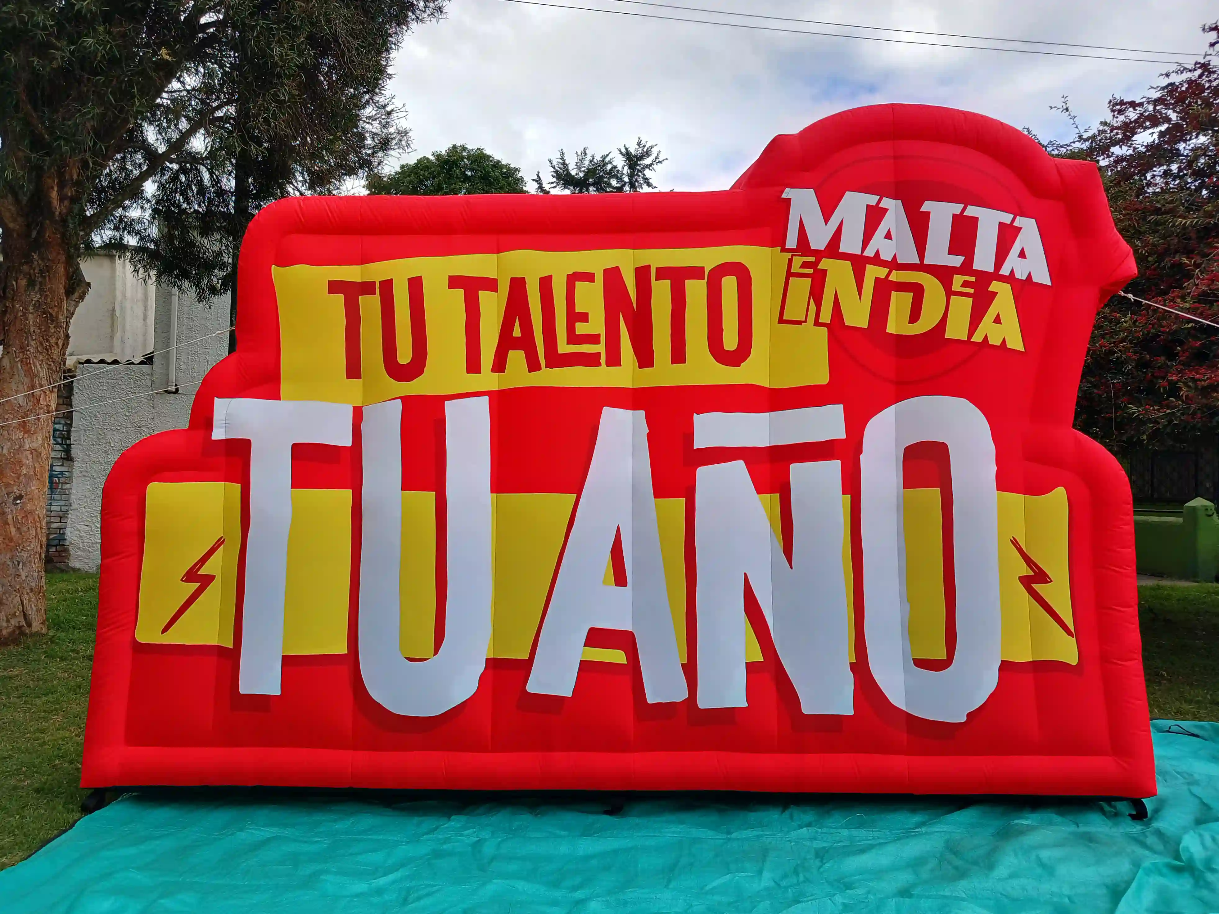 Colchón Inflable publicitario para la marca Malta India