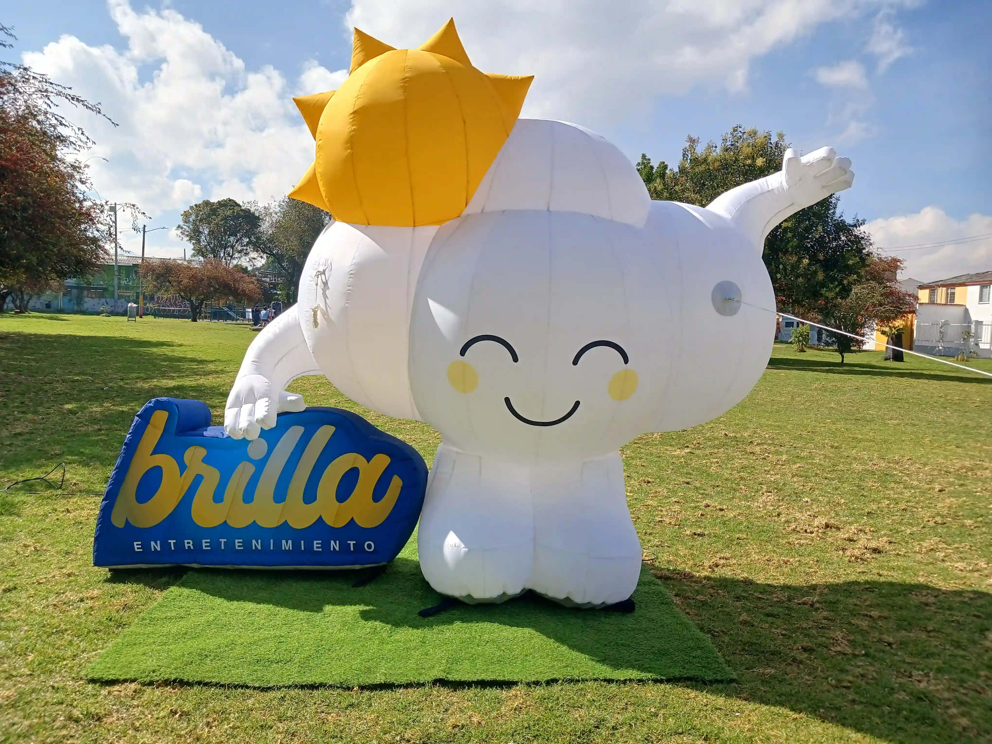 Inflable con forma especial para evento en Bogotá Brilla