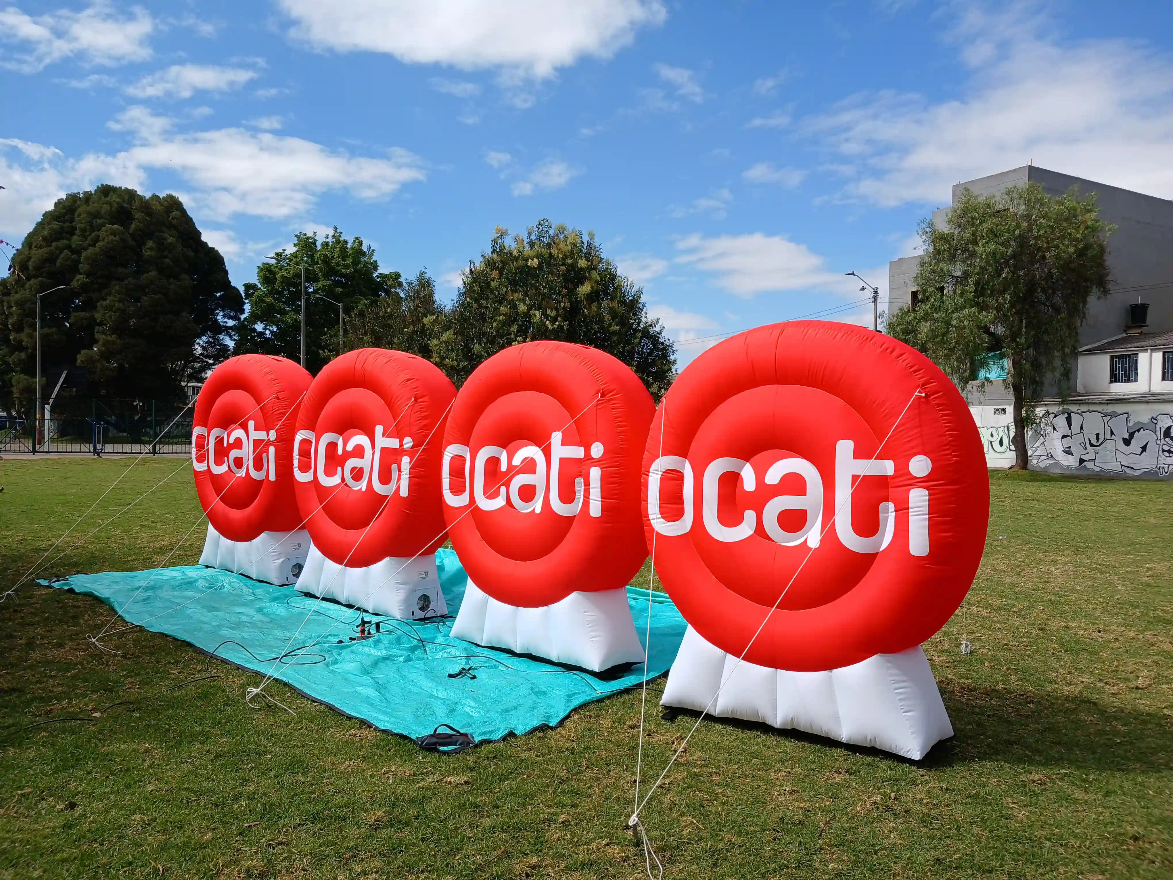 Inflables publicitarios en forma de colchón para la marca Ocati