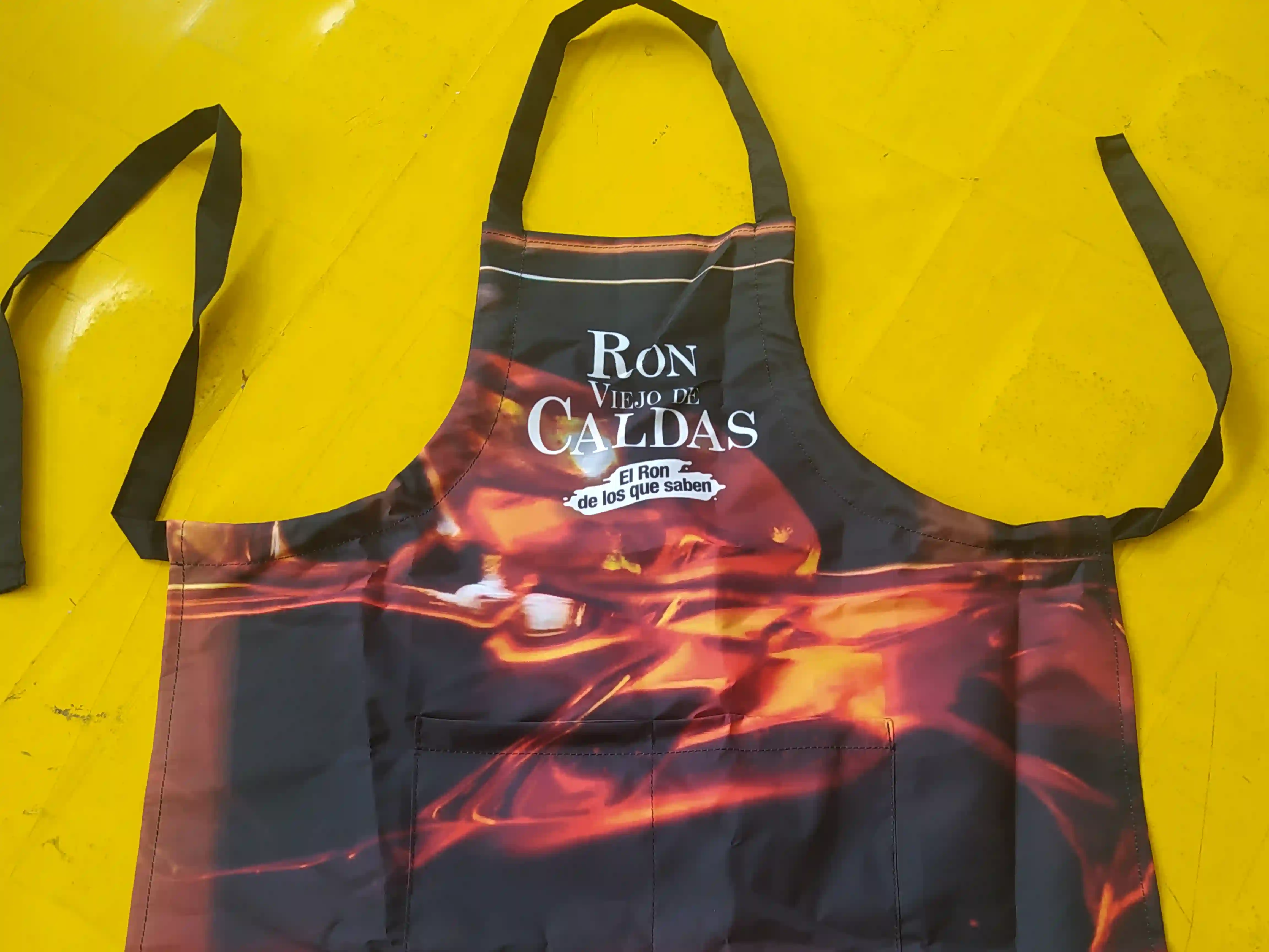 Accesorio de cocina publicitario para Ron Viejo de Caldas