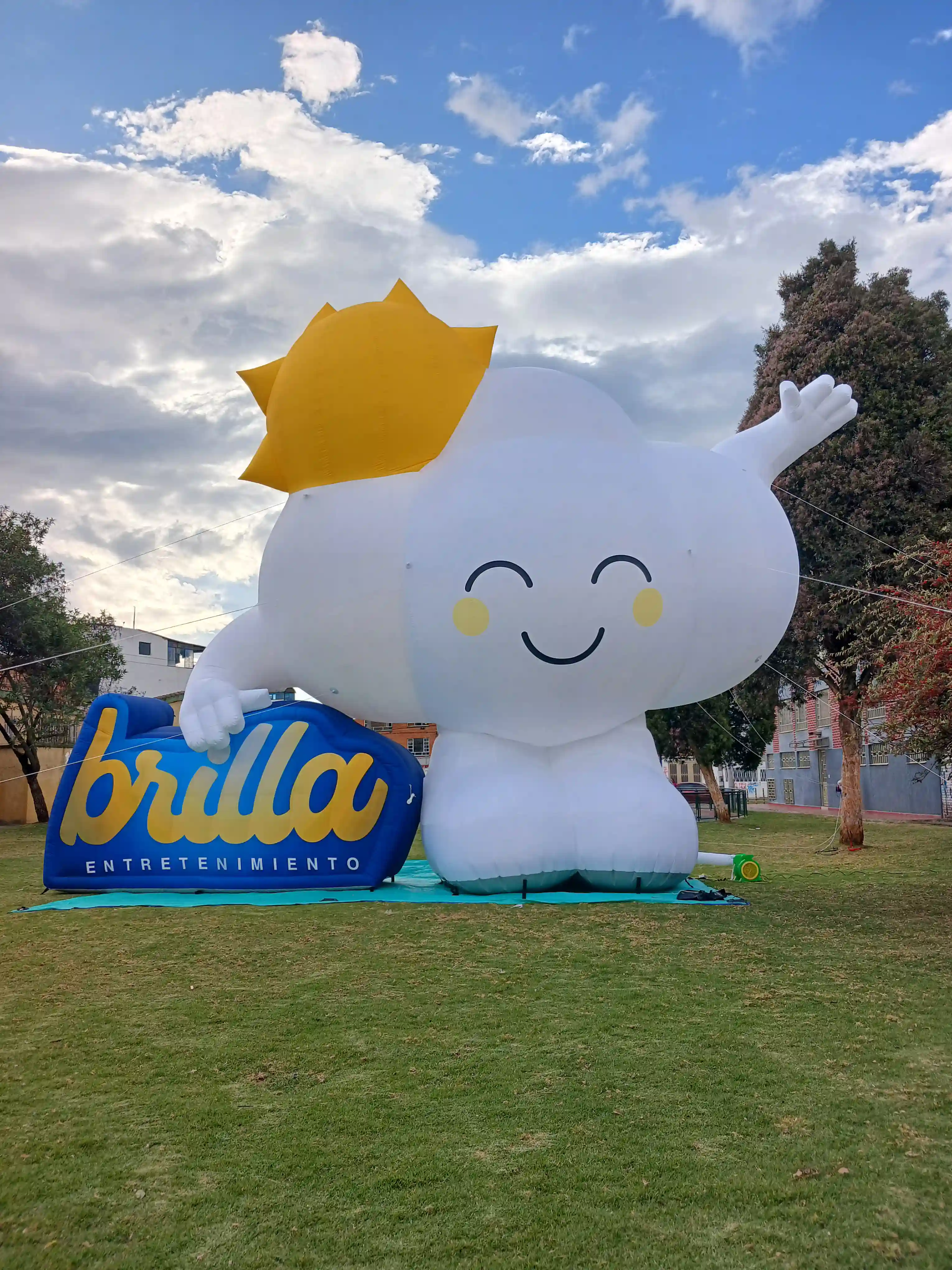 Inflable con forma especial para evento en Bogotá Brilla