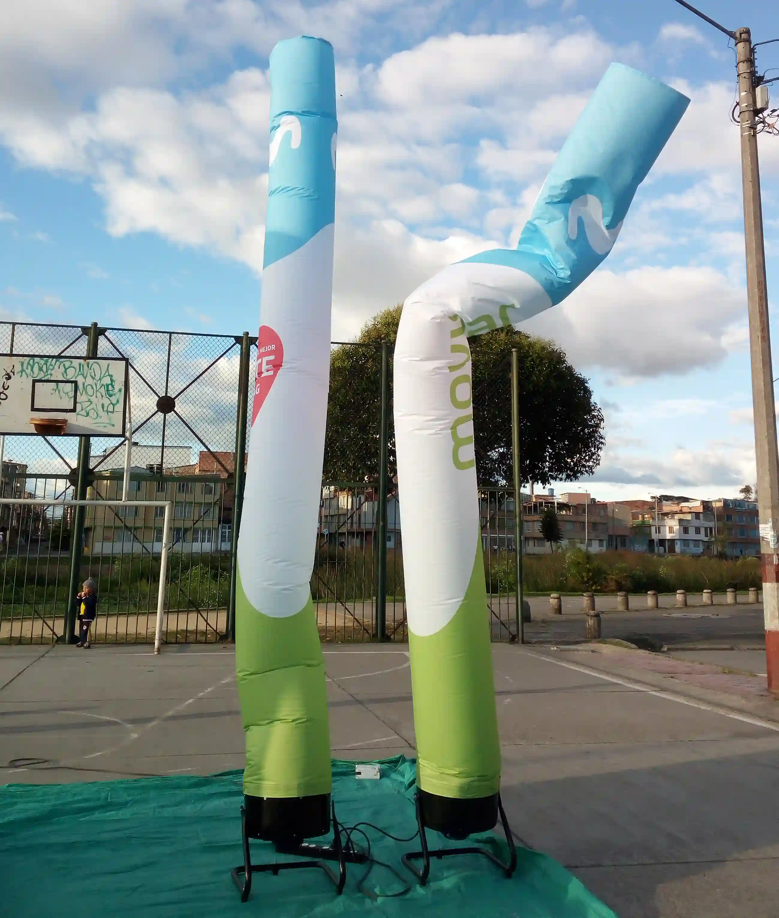 Sky Dancers inflables publicitarios en forma de Cilindros para la empresa Movistar