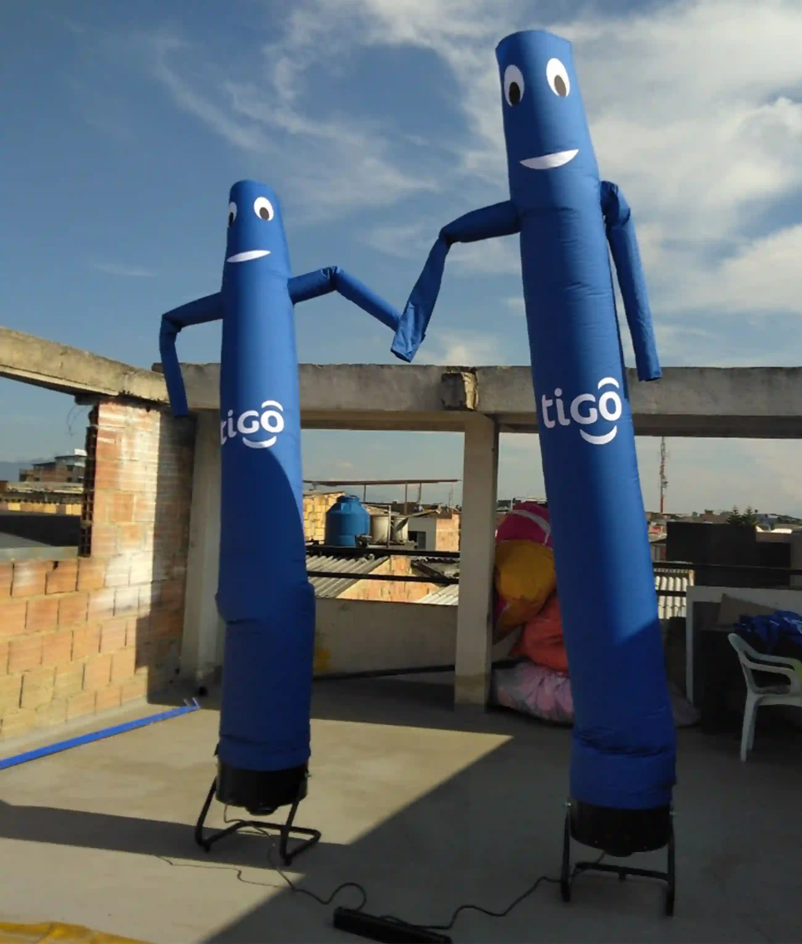 Sky dancers inflables publicitarios para la empresa Tigo