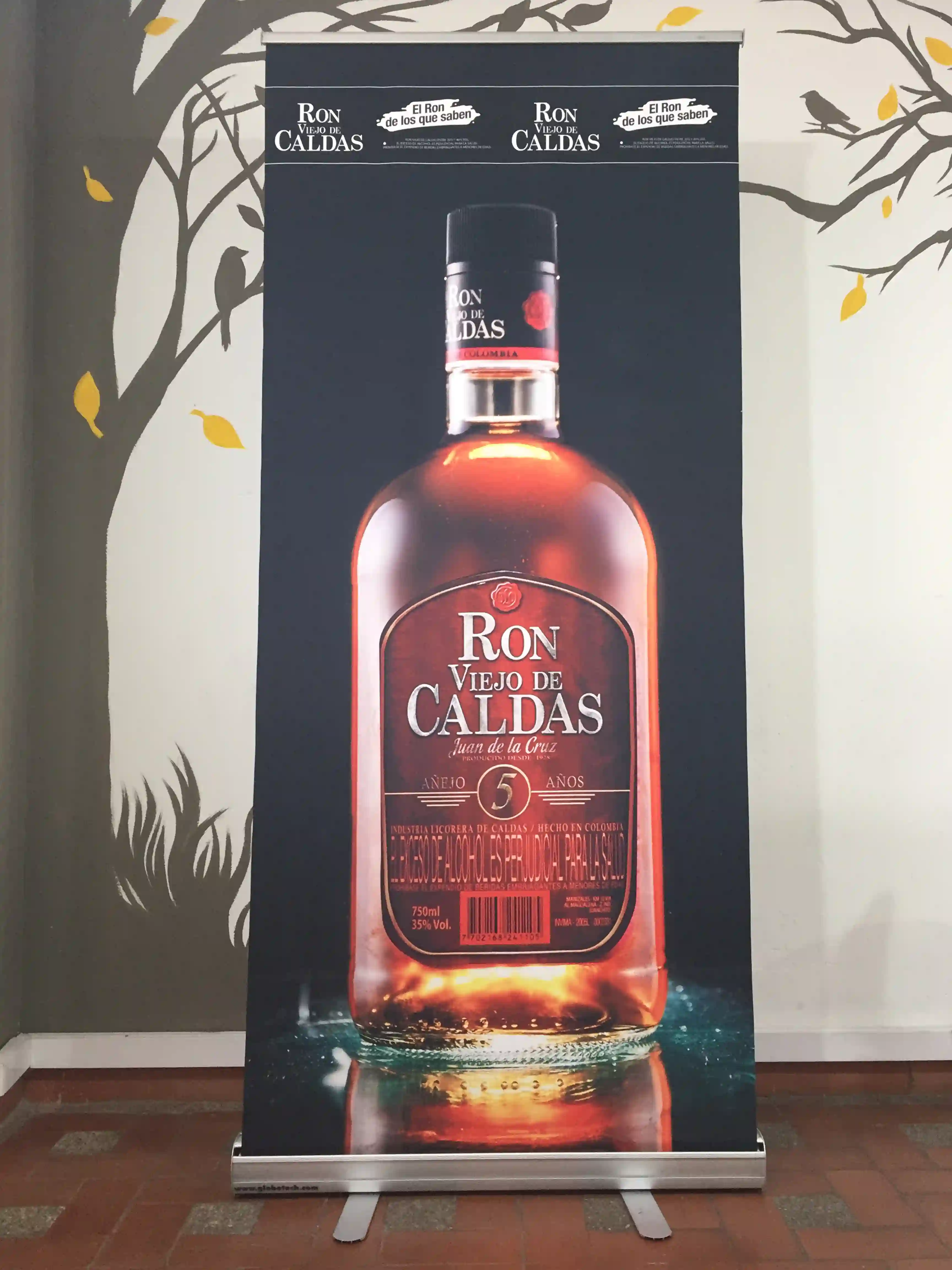 Roll Up publicitario para la empresa Ron Viejo de Caldas