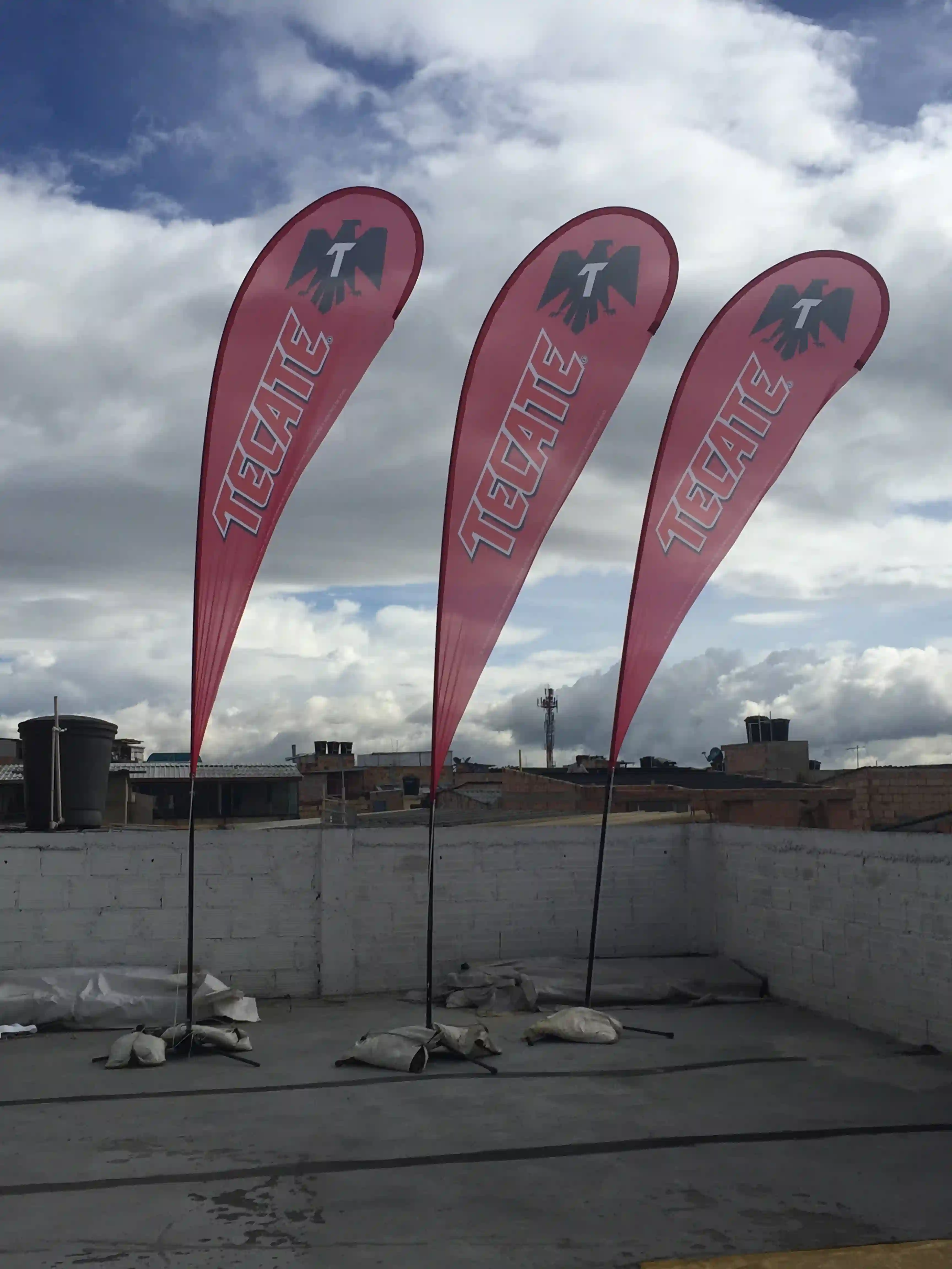 Banderines publicitarios para la empresa TECATE