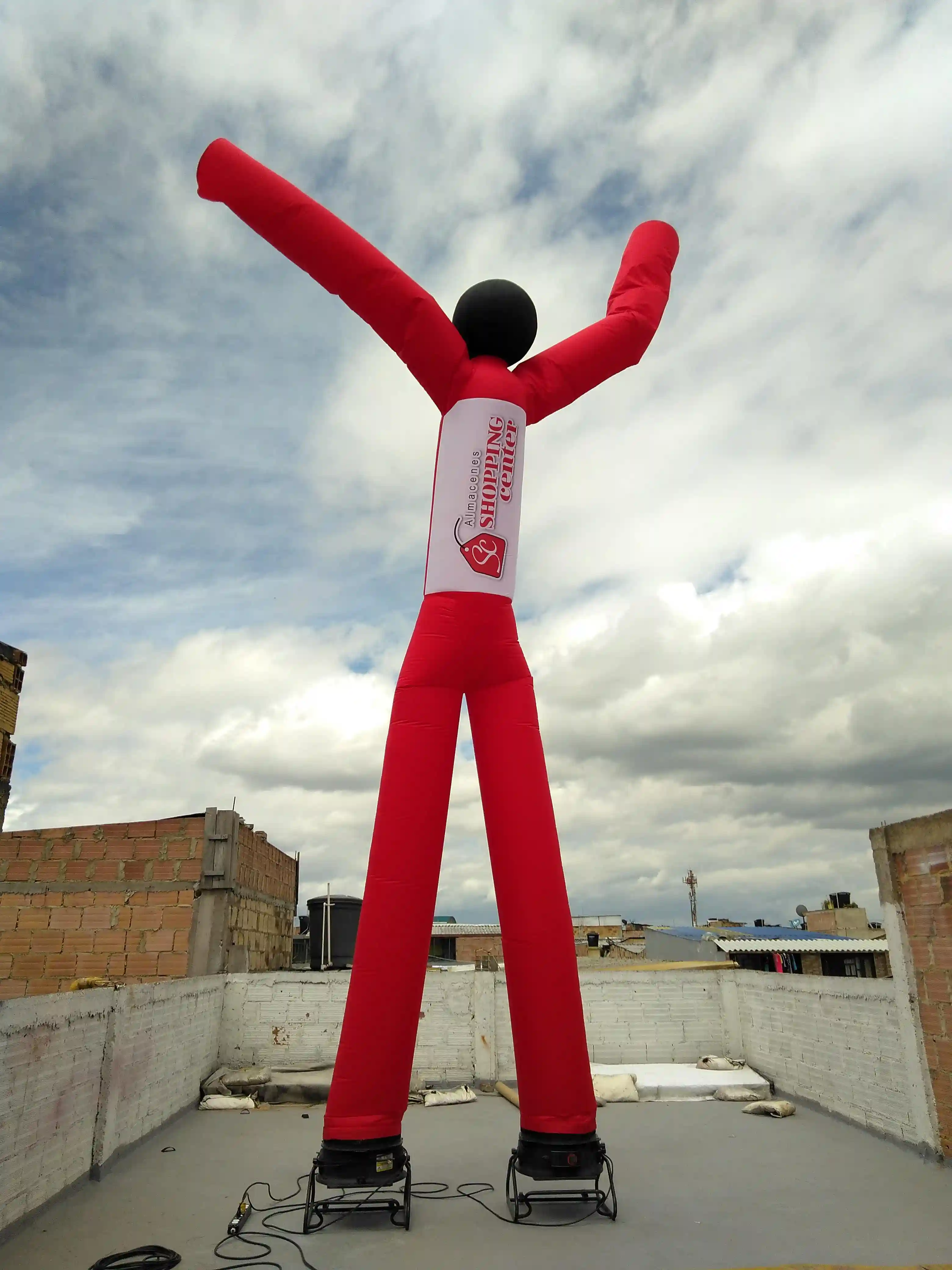 Inflable con forma de Sky Dancer para publicidad de Shopping center