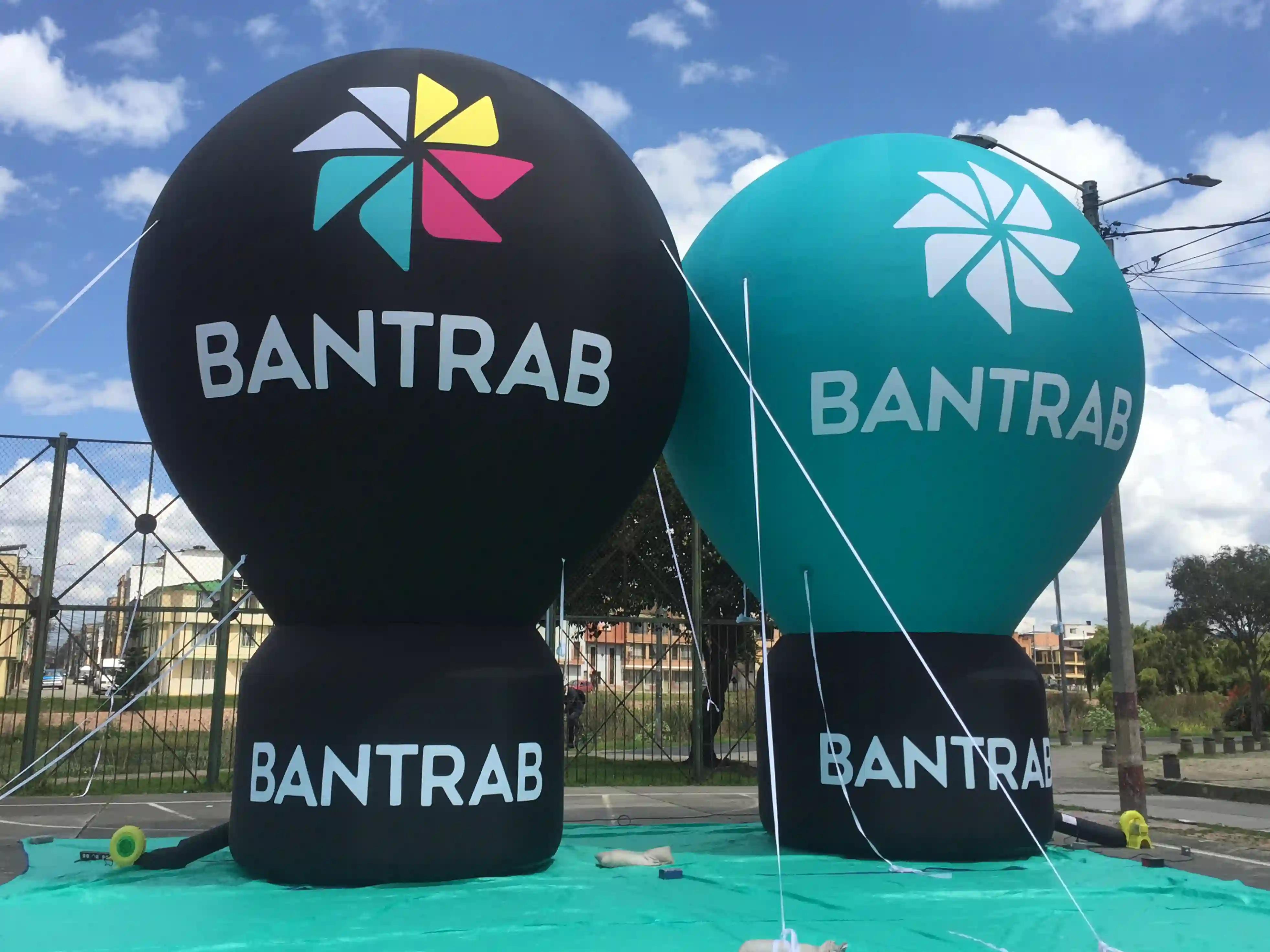 Inflables con forma especial de Globo aerostático para la marca BANTRAB